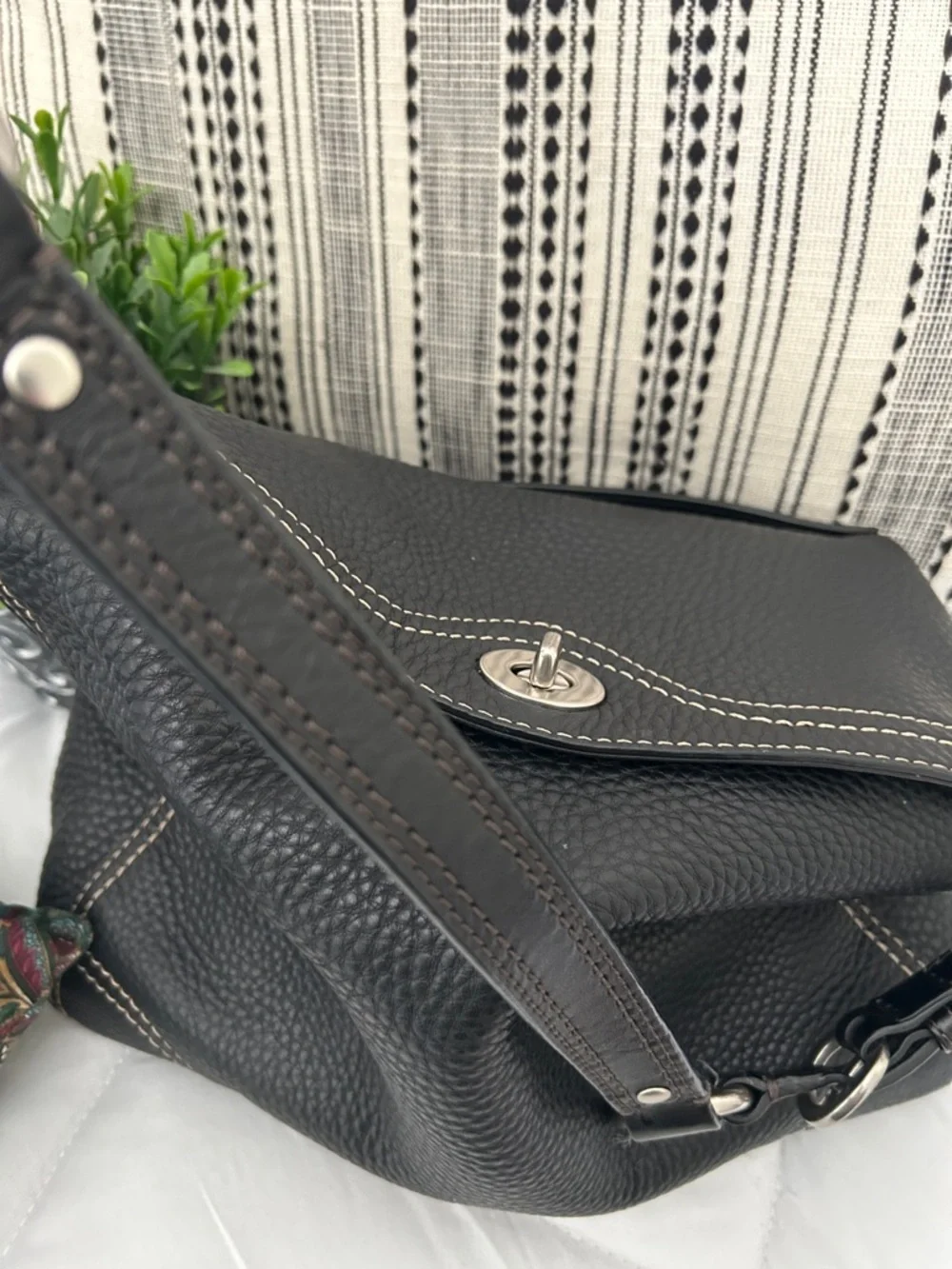 Coach Y2K Chelsea turnlock Black Leather Shoulder Bag with Contrast Stitching - Picture 13 of 14